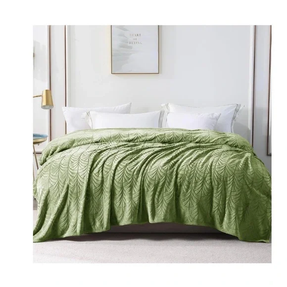 Green Leaf Pattern Throw Blanket - Picture 5 of 7